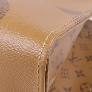 Louis Vuitton Giant Reverse On The Go MM - Monogram