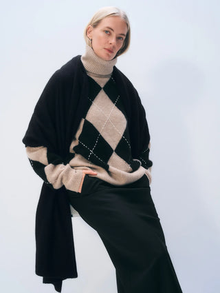 4547T_Cashmere_Travel_Wrap_Black_JD_01.webp