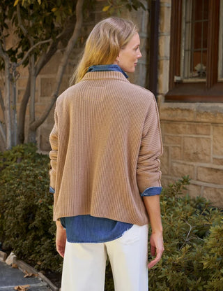 93-SWEATER02-CAMK-EILEEN-DIWD-BARRELJEAN-NTVD-CLARA-26FA-SEPT_3835_sRGB.webp