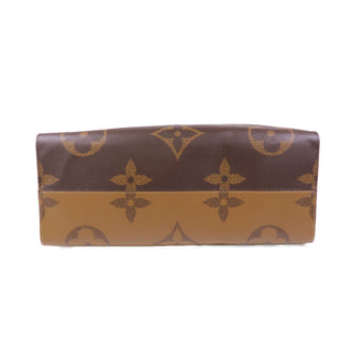 Louis Vuitton Giant Reverse On The Go MM - Monogram