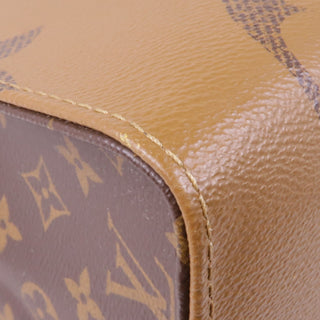 Louis Vuitton Giant Reverse On The Go MM - Monogram