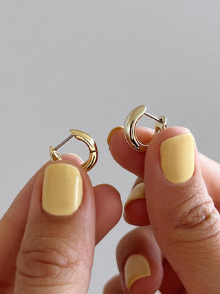 Giulia Bold Huggie Hoops - Gold